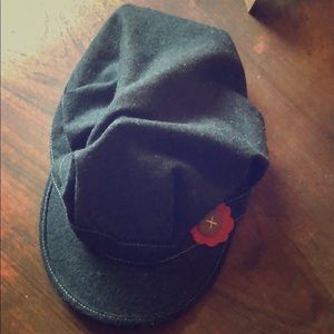 Pistil hat